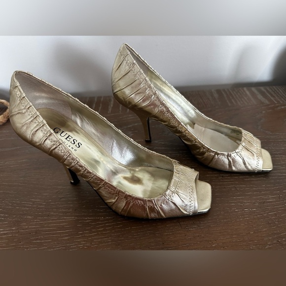 GUESS Gold Metallic Leather Peep Toe Pumps Gold Size 8 GUC - Picture 1 of 11